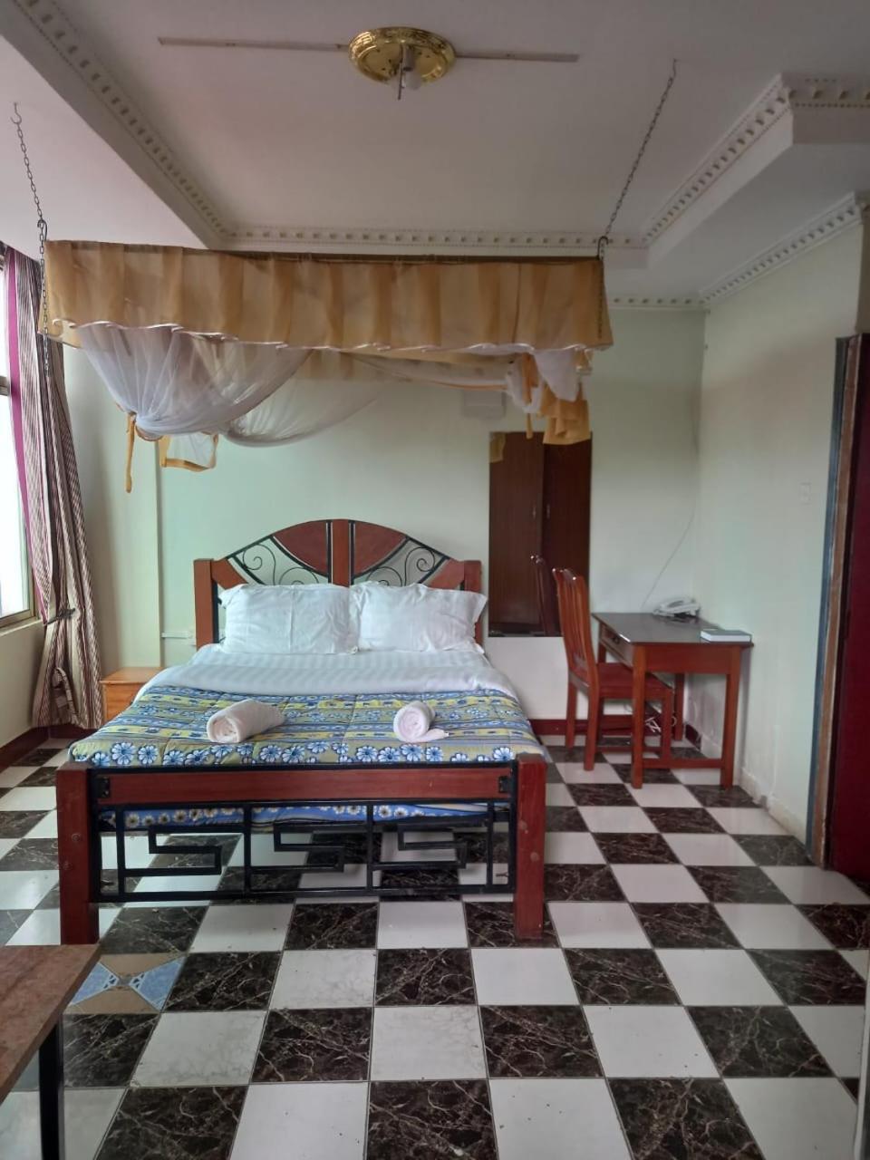 Newstead Hotel Naivasha Esterno foto