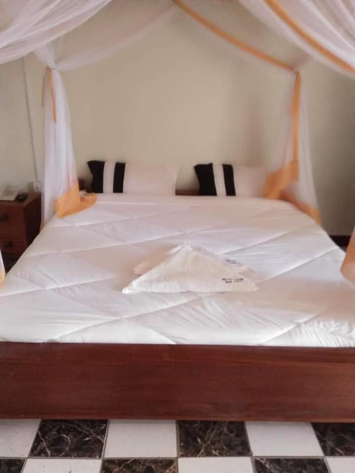 Newstead Hotel Naivasha Esterno foto