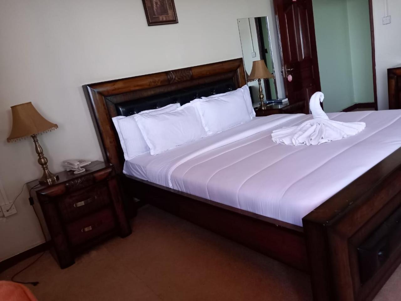 Newstead Hotel Naivasha Esterno foto
