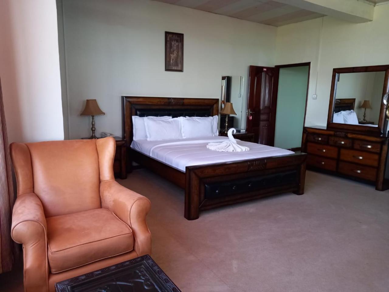 Newstead Hotel Naivasha Esterno foto