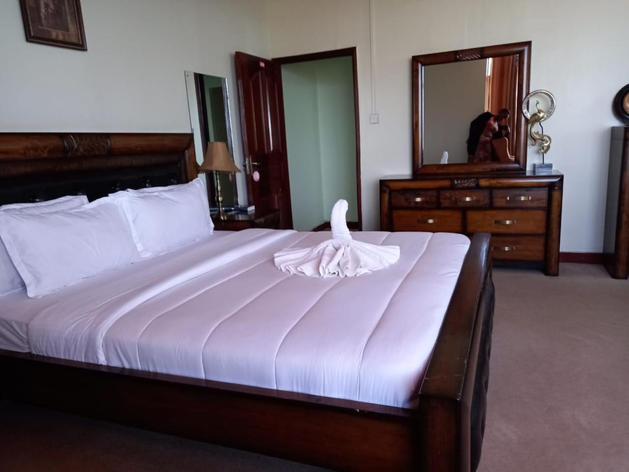 Newstead Hotel Naivasha Esterno foto